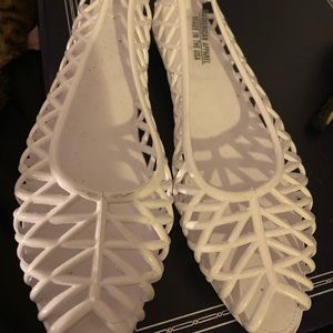 White jelly shoes size 5